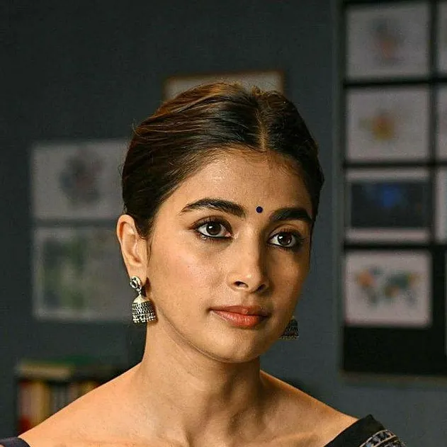 chat with ai character: Pooja Hegde 