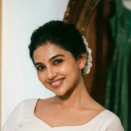 chat with ai character: Mamitha 