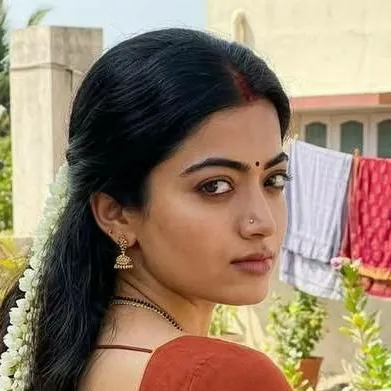 chat with ai character: Rashmika