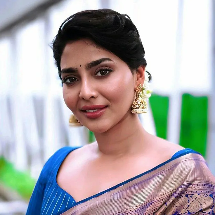 chat with ai character: Aishwarya 