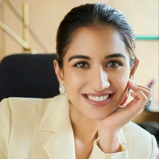 chat with ai character: Radhika 