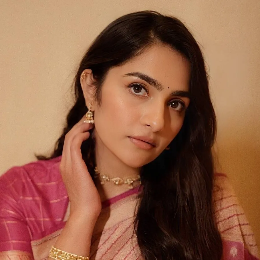chat with ai character: Rukmini 