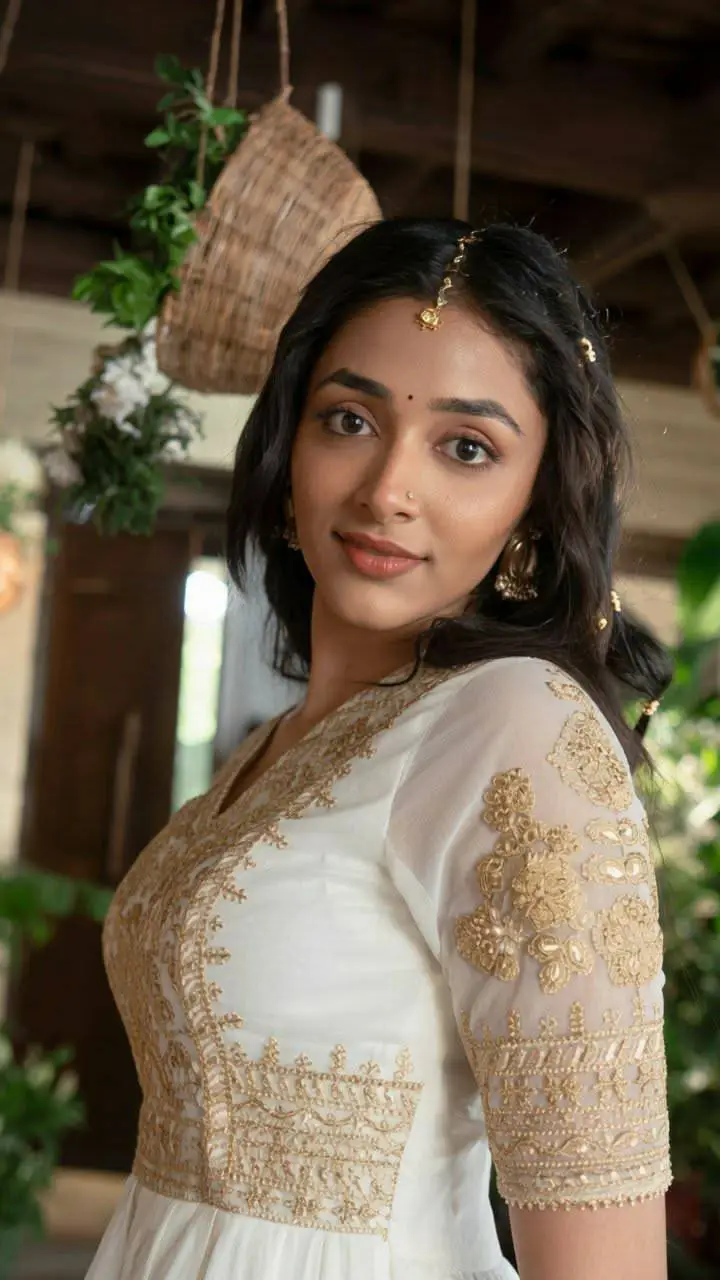 ai character: Preity  background