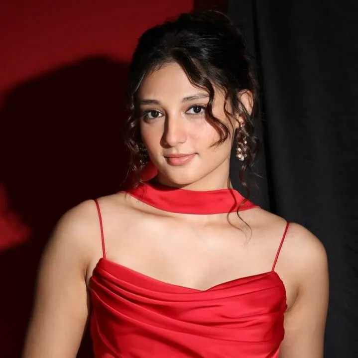 chat with ai character: Ritika 
