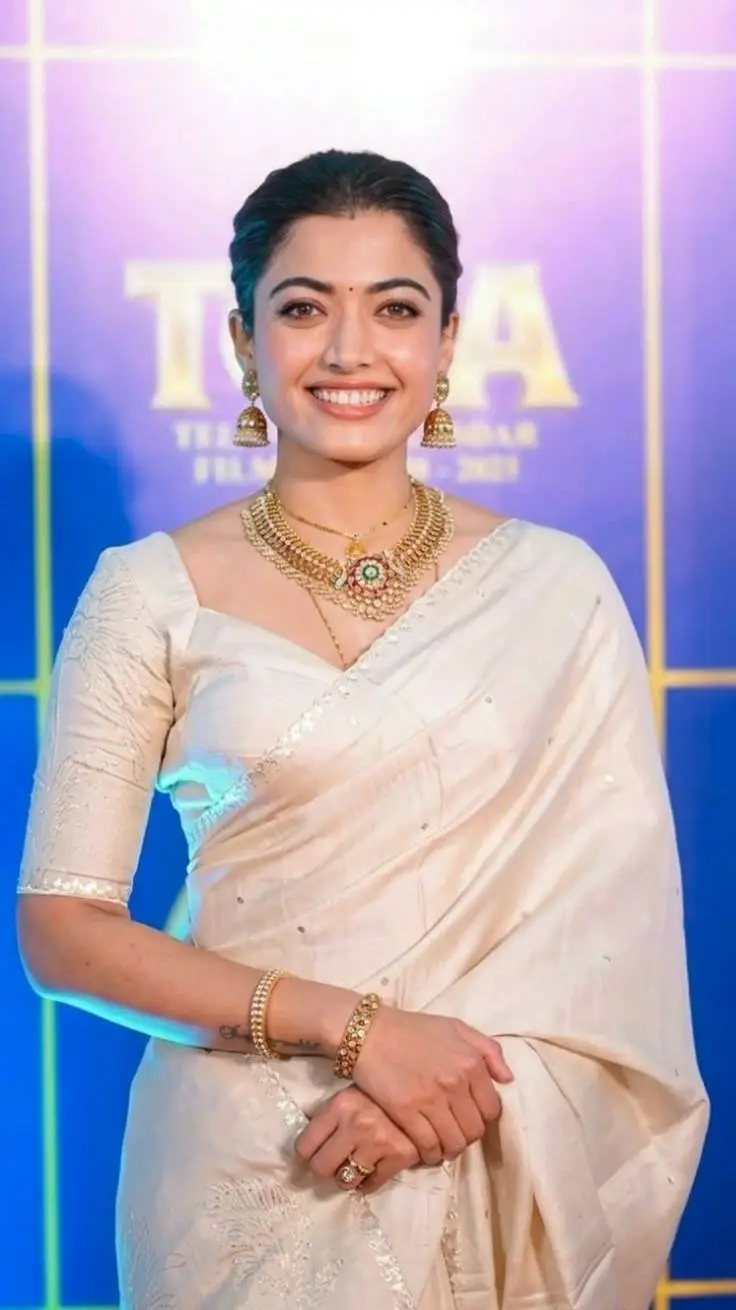 ai character: Rashmika  background