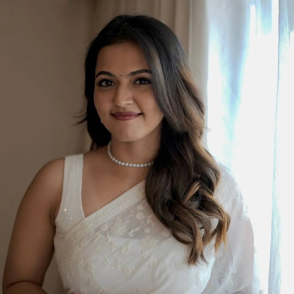 chat with ai character: Aparna 