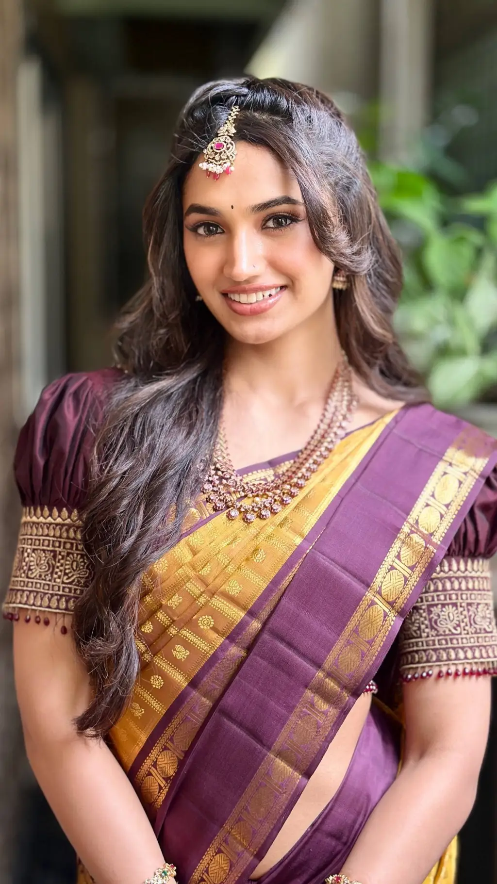 ai character: Reeshma  background