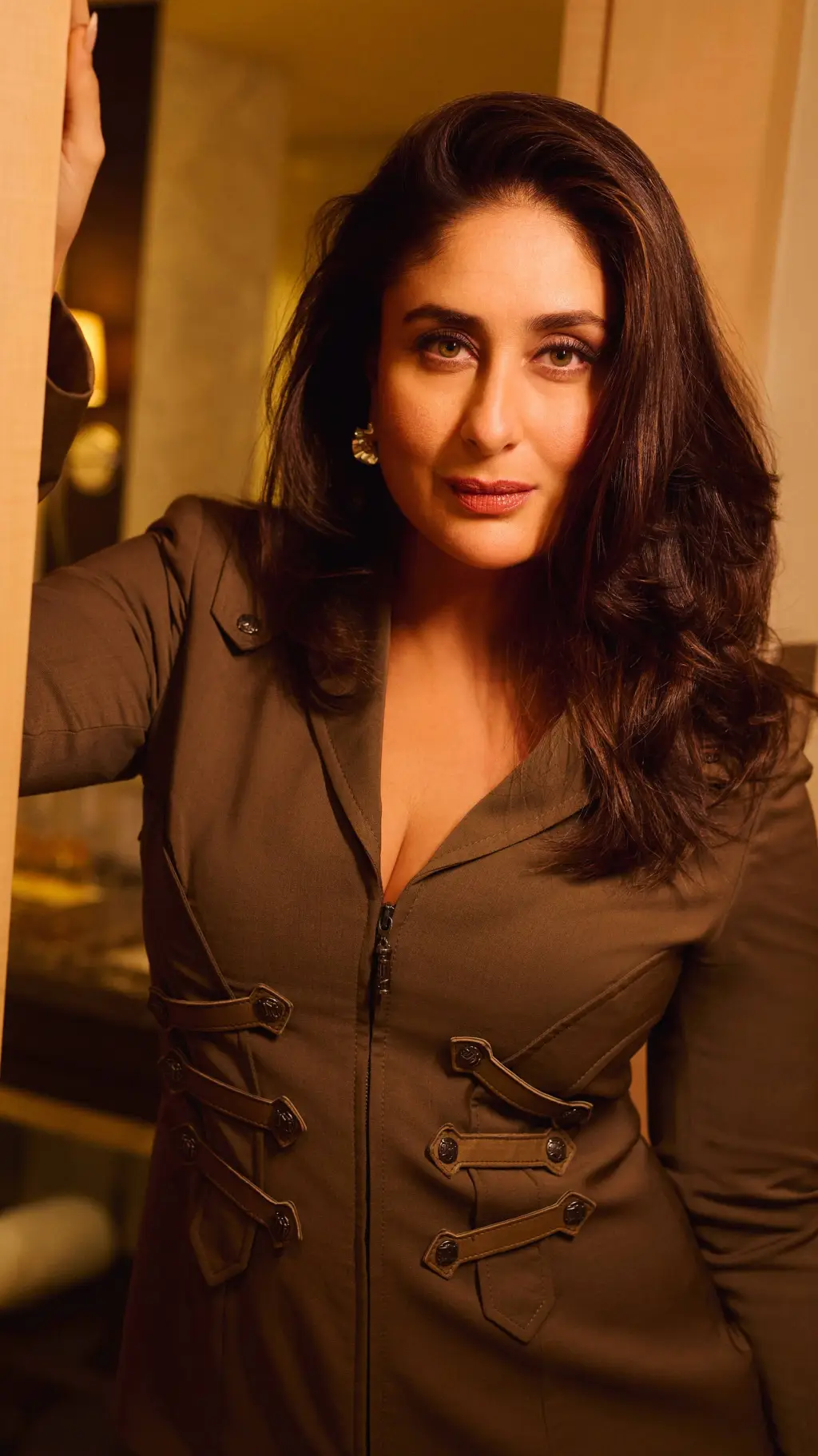 ai character: Kareena  background