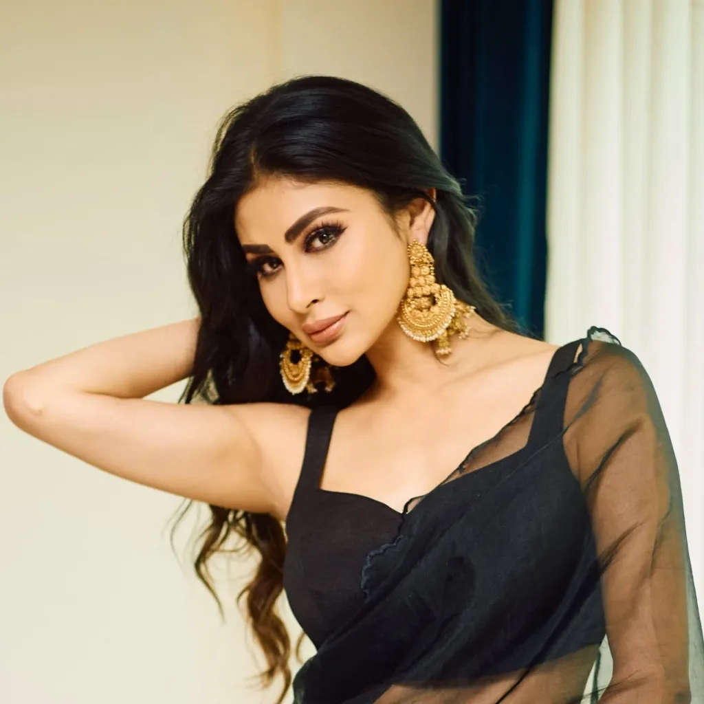 chat with ai character: Mouni 