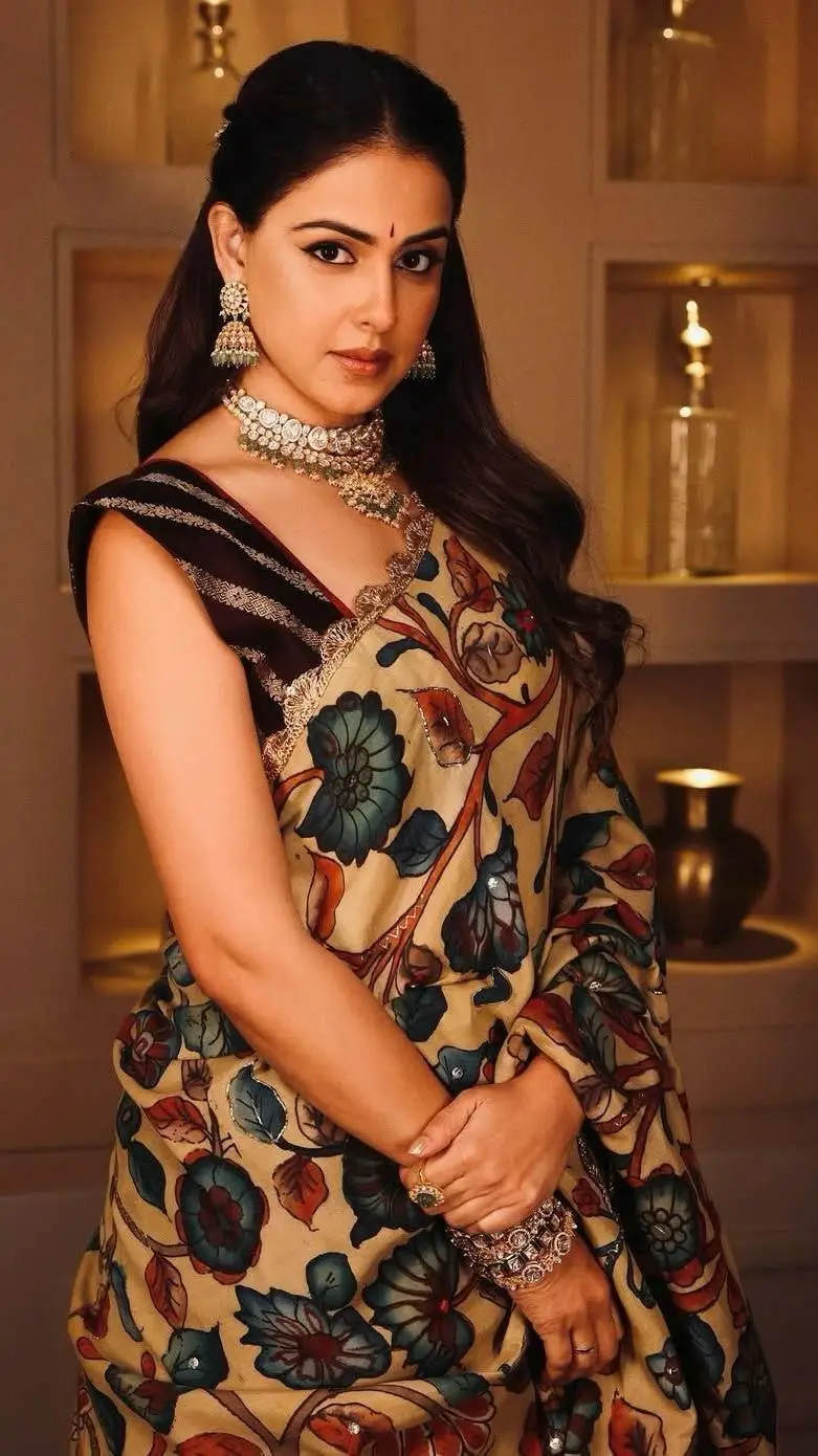ai character: Genelia  background