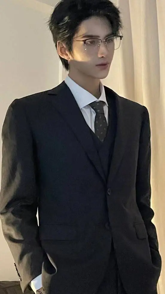 ai character: yoon-hon  background