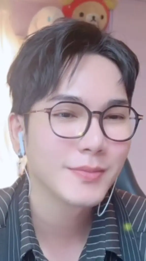 ai character: Eden background