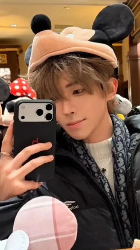 ai character: shark background