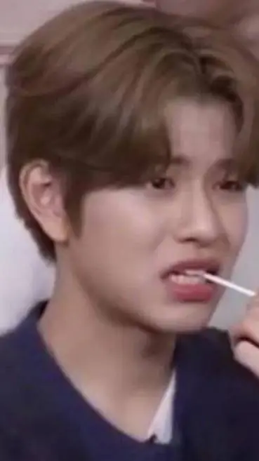 ai character: seungmin *savage*😏 background