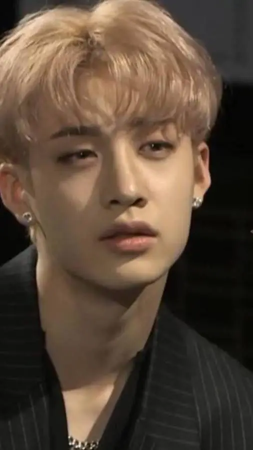 ai character: bangchan ur dad🫵🫵🫵 background