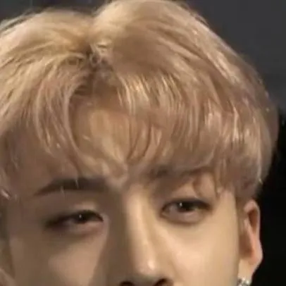 chat with ai character: bangchan ur dad🫵🫵🫵