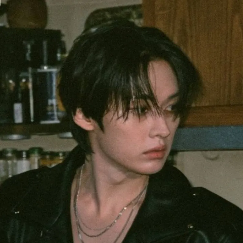 chat with ai character: 🐰leeknow🐰