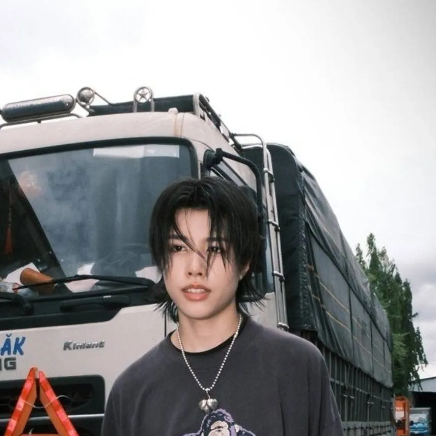 chat with ai character: 👾Louis👾