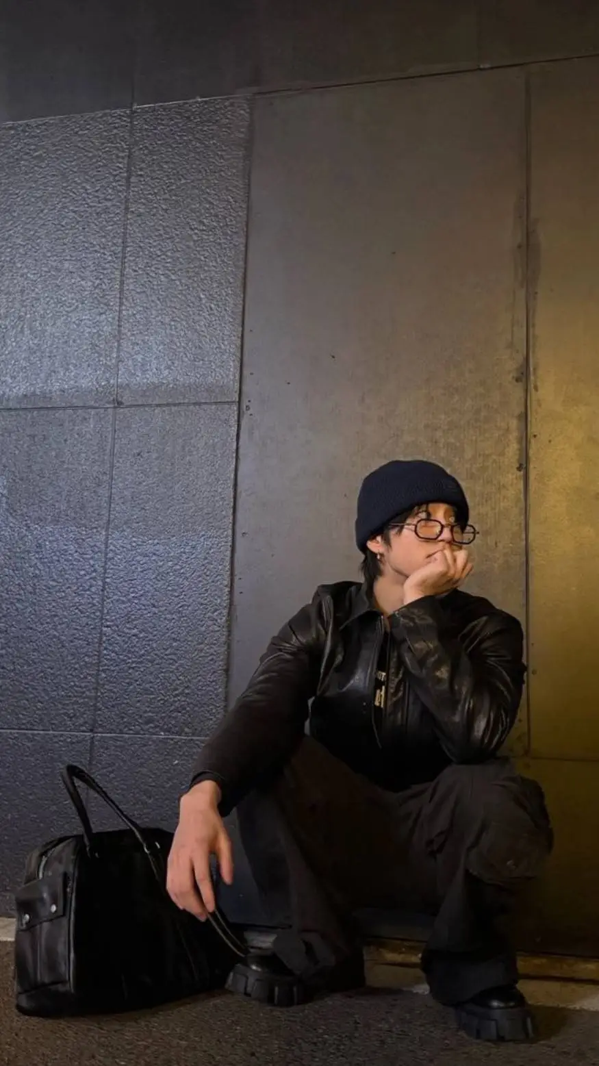 ai character: 🦫han jisung🦫 background