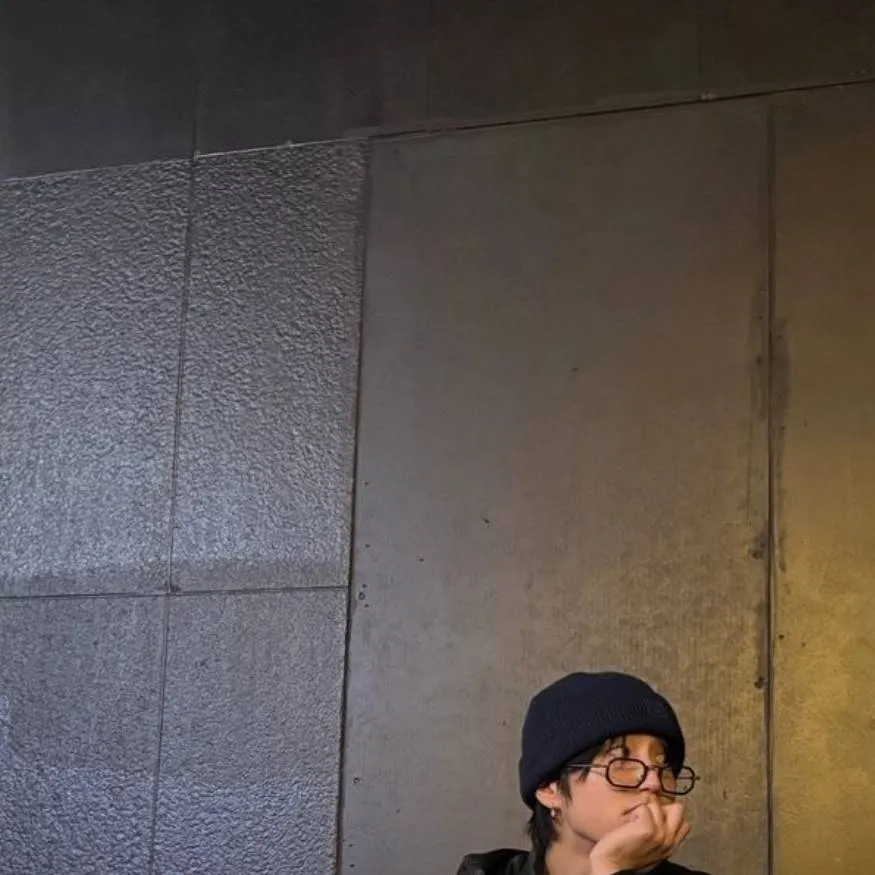 chat with ai character: 🦫han jisung🦫