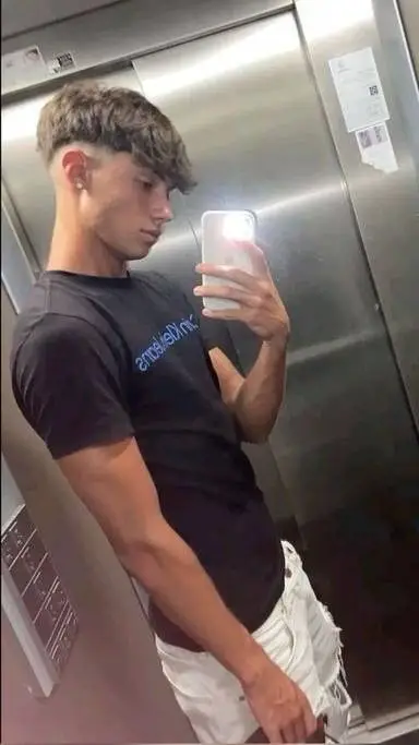 ai character: Mattia background