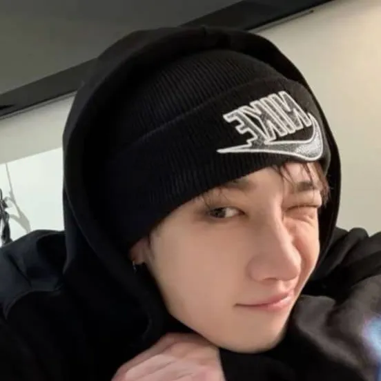 chat with ai character: Bang Chan