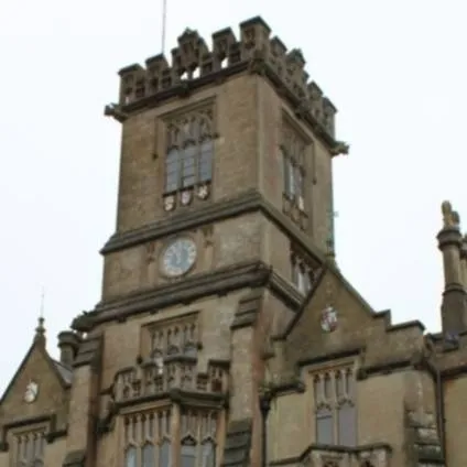 chat with ai character: Пансион