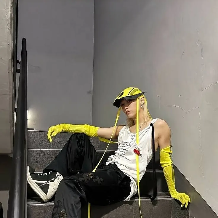 chat with ai character: Lee Felix