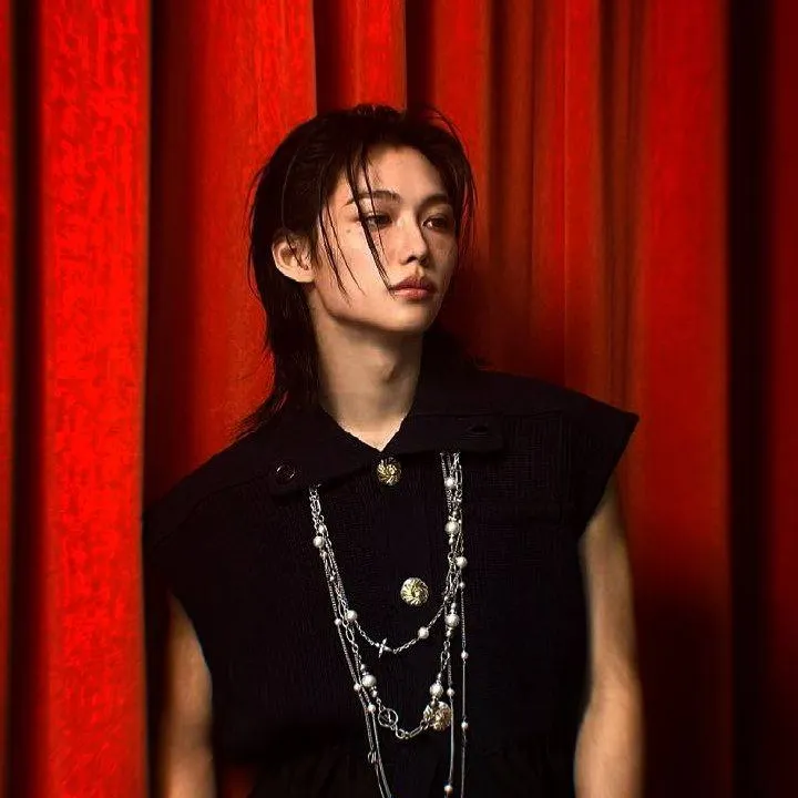 chat with ai character: Lee Felix