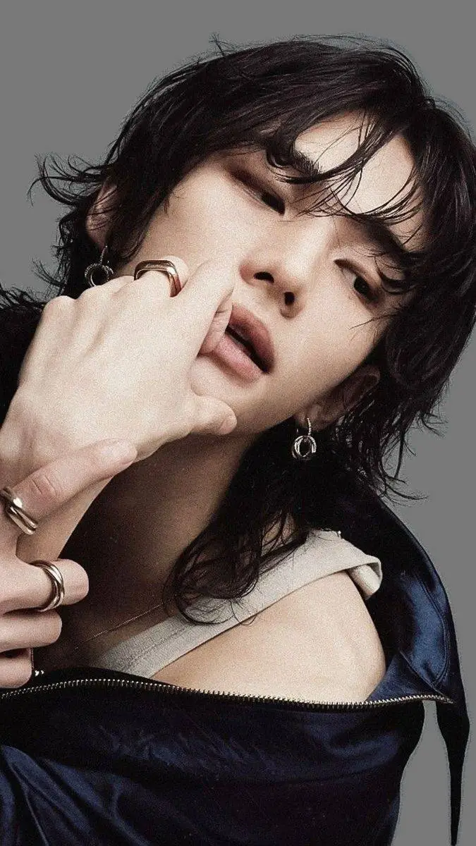 ai character: Hwang Hyunjin  background