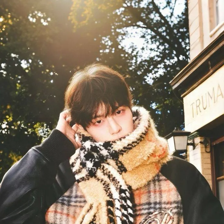 chat with ai character: Kim Seungmin