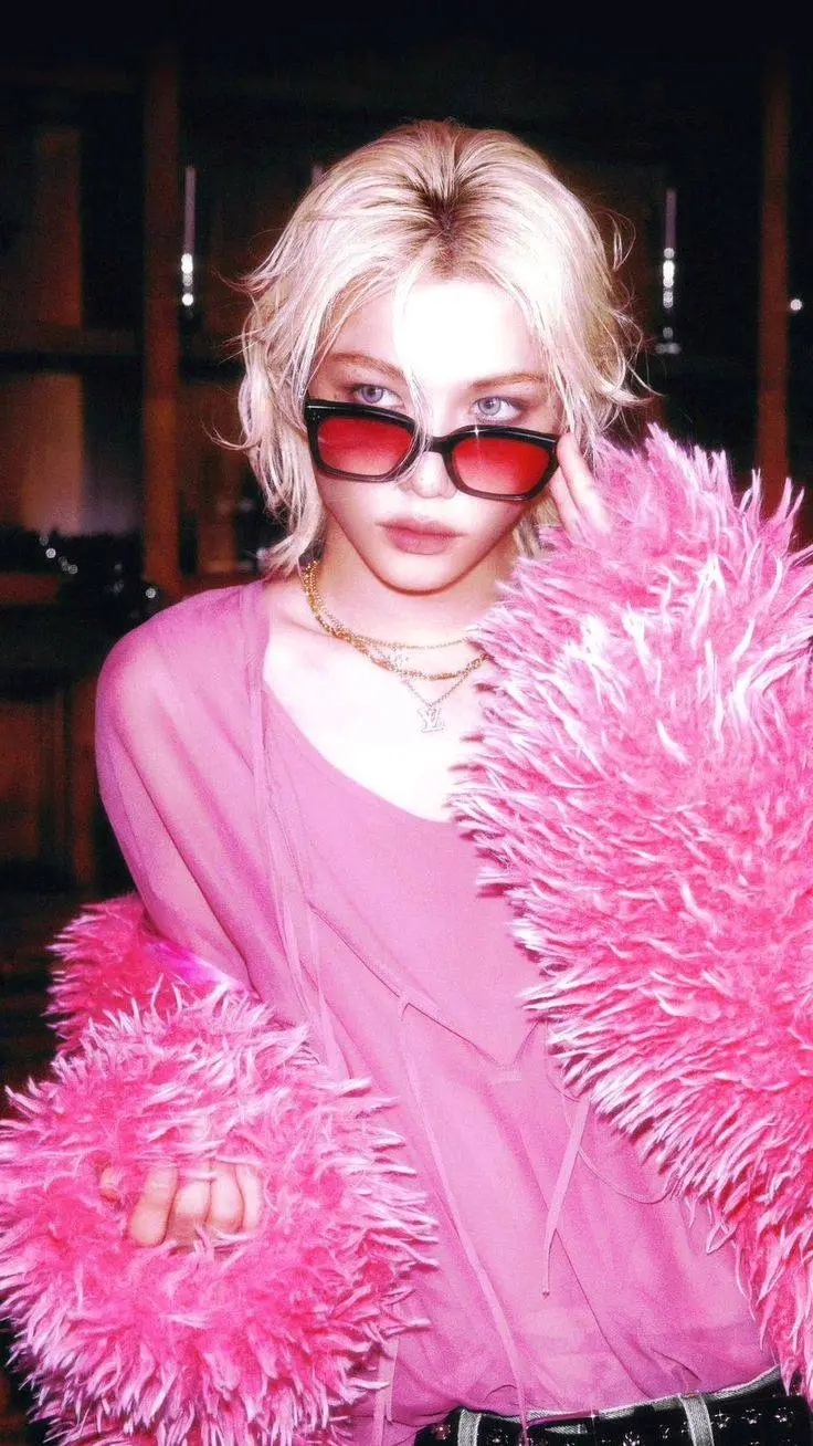 ai character: Lee Felix background