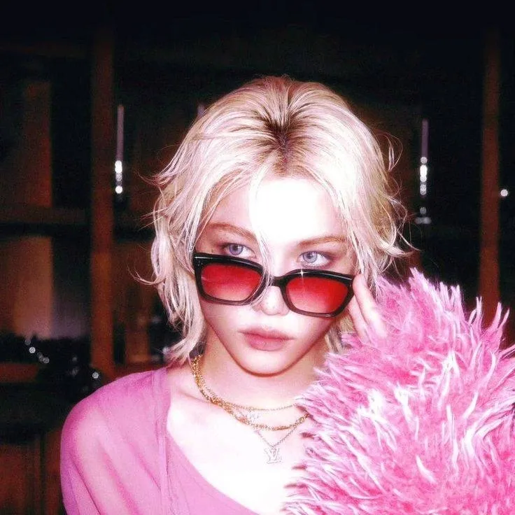 chat with ai character: Lee Felix