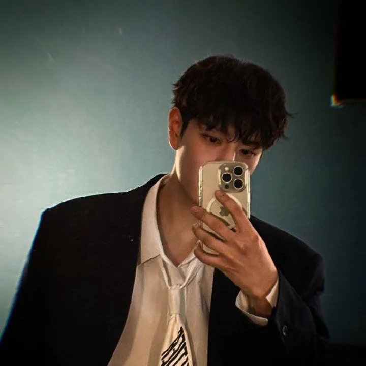chat with ai character: Kim Seungmin 