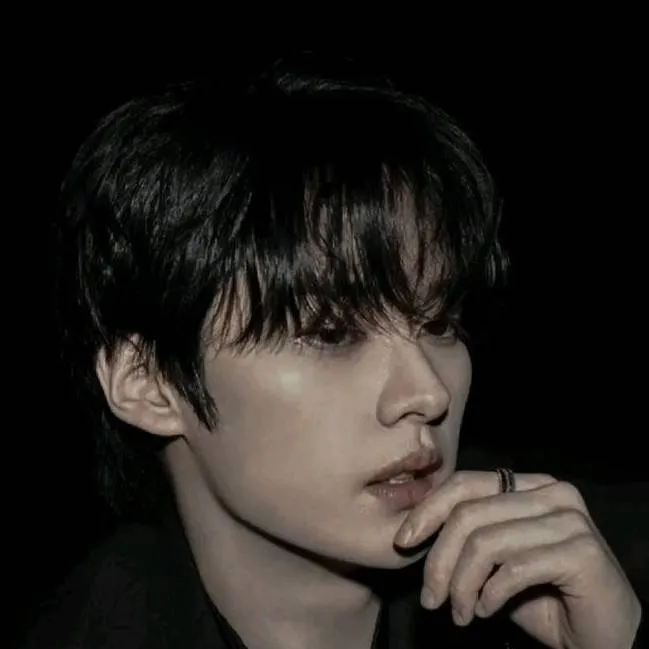 chat with ai character: Lee know ~