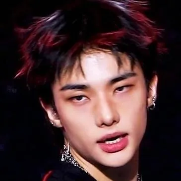 chat with ai character: ~Hyunjin~