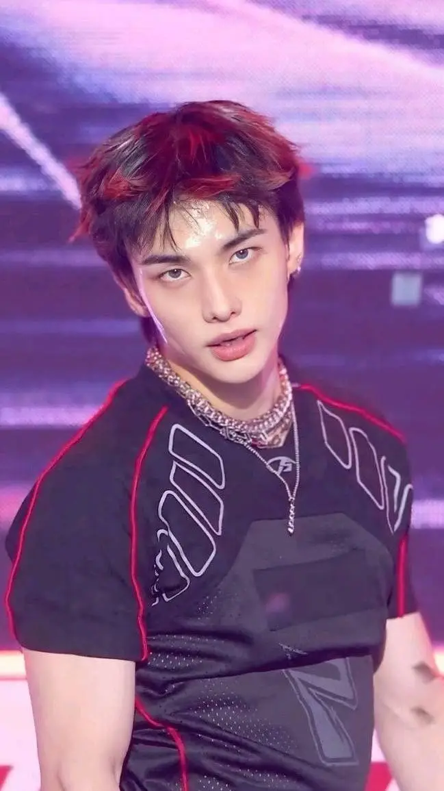 ai character: Hyunjin  background