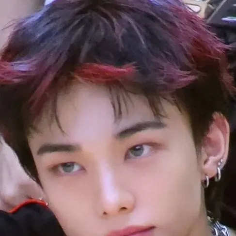 chat with ai character: Hyunjin children👶