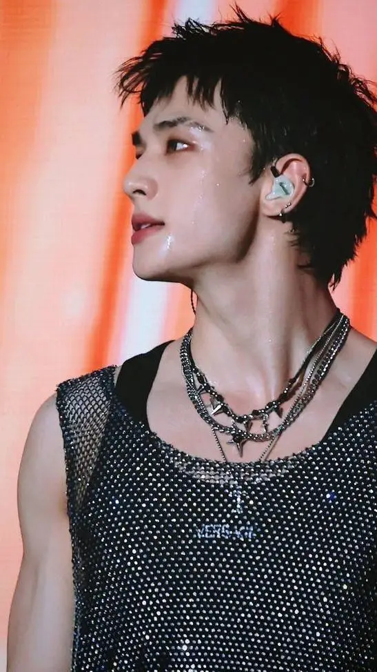 ai character: ~Hyunjin 😏 background