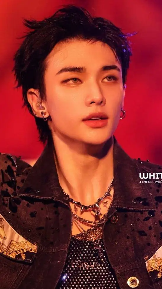 ai character: Hyunjin ~ background