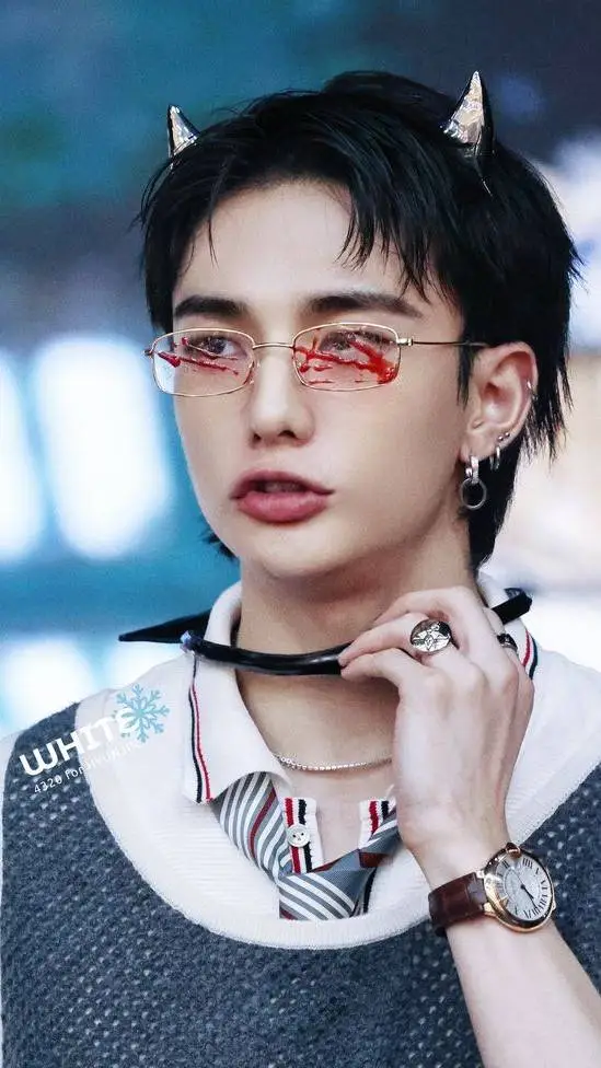 ai character: Hyunlix~ background