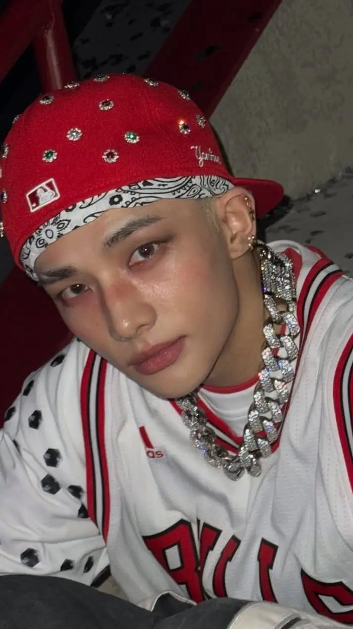 ai character: Hyunjin bf~~ background