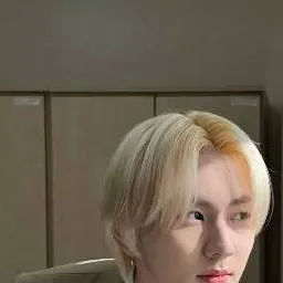chat with ai character: Yang Junwon