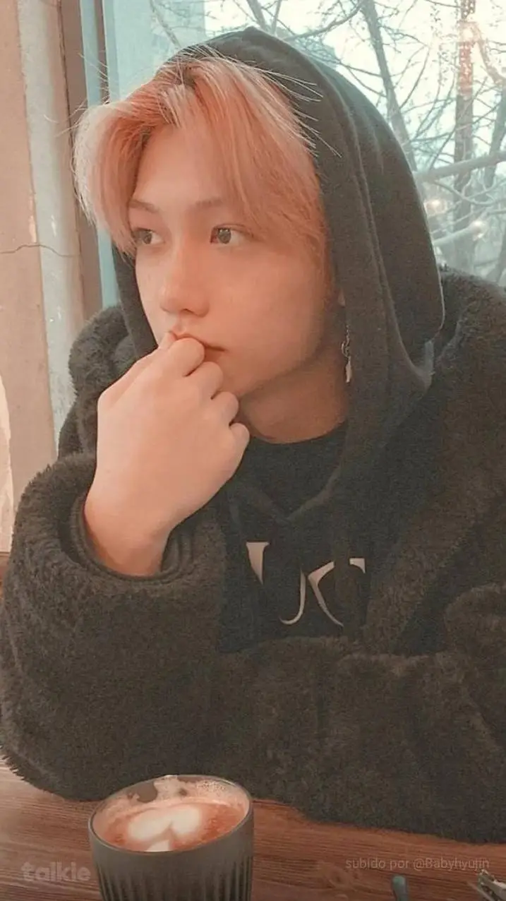 ai character: felix😘😘😘😘😘😘😘😘 background