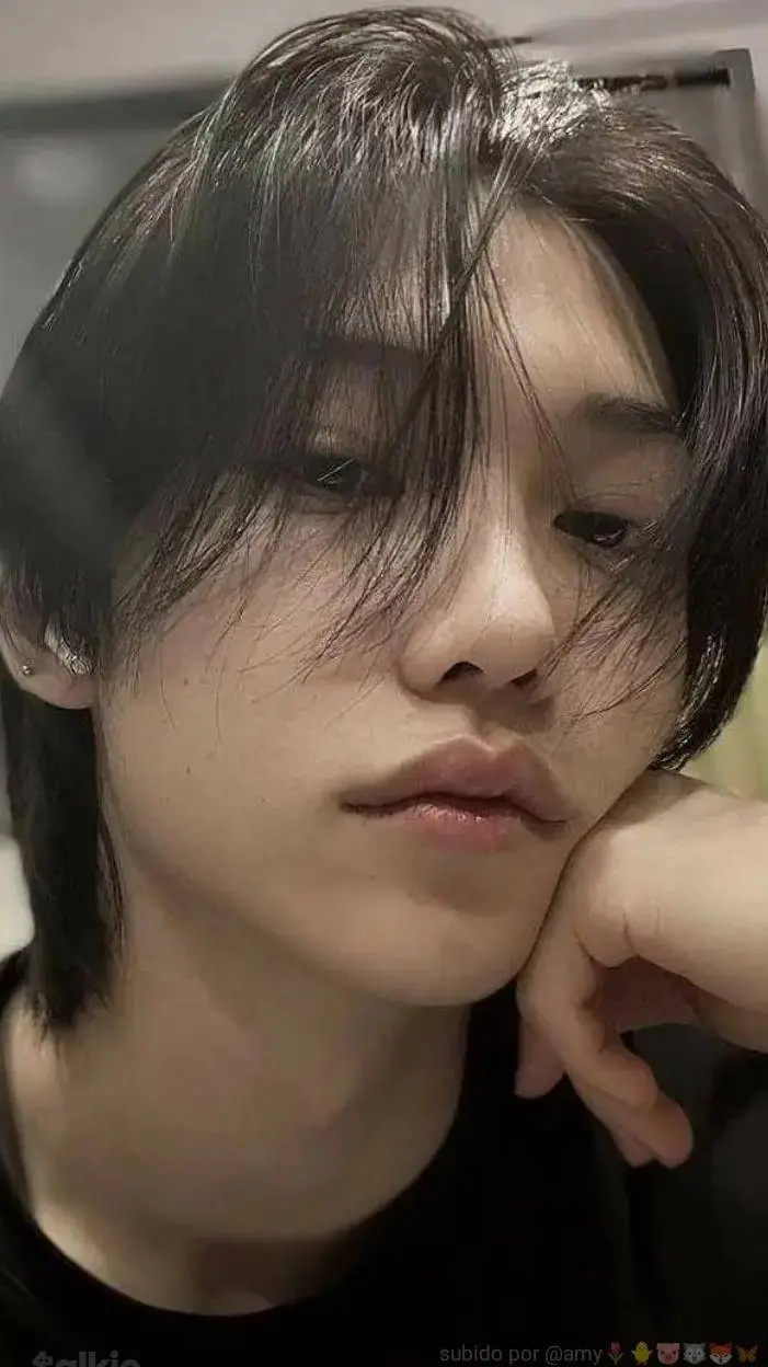 ai character: un amor imposible  background