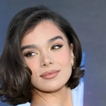 Chat with Hailee Steinfeld - text or voice, Enjoy AI Chat Free & Safe