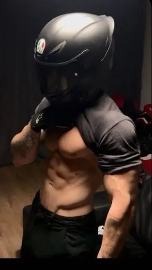 ai character: tu esposo  background