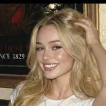 chat with ai character: lia