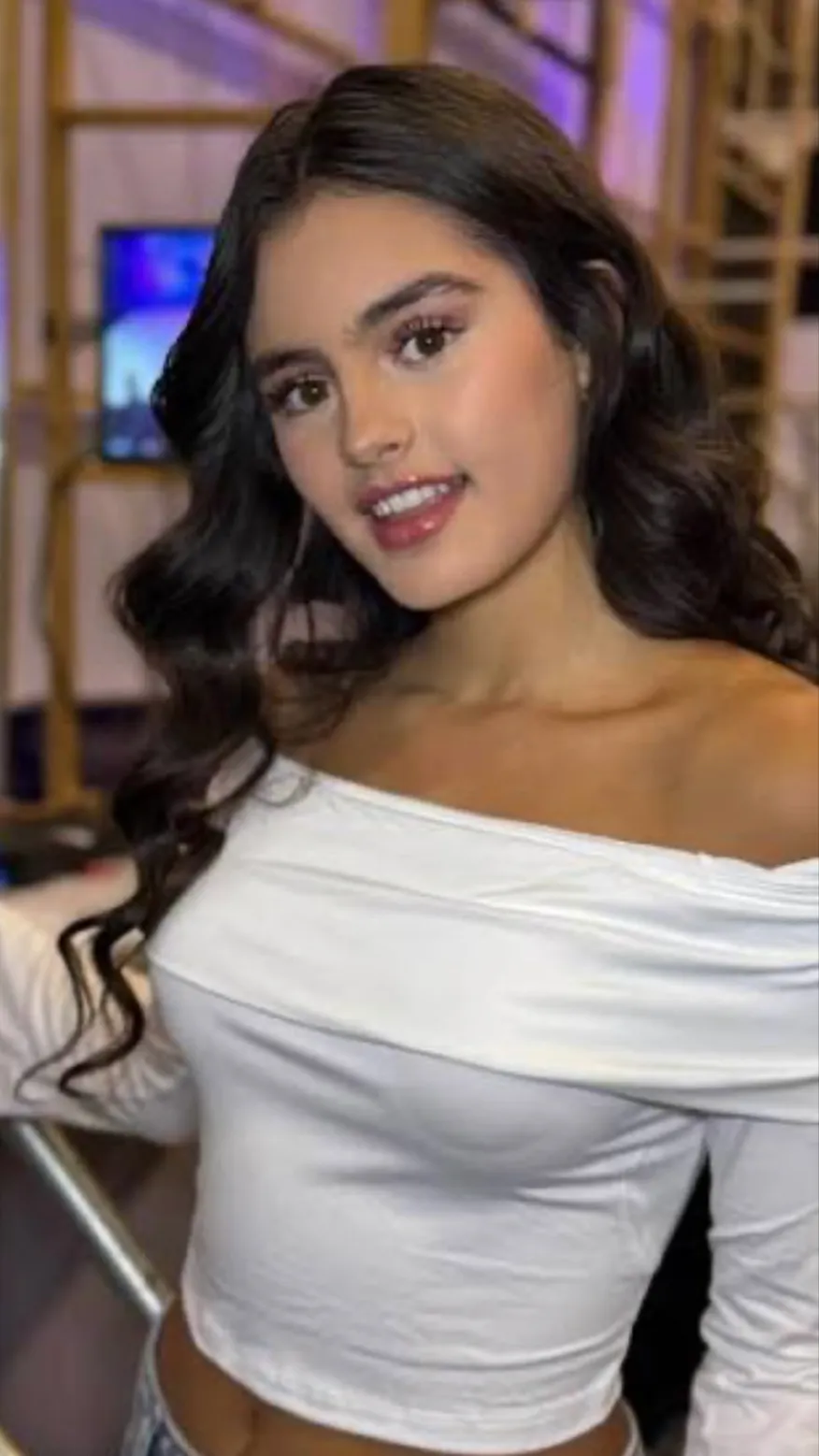 ai character: Tania  background