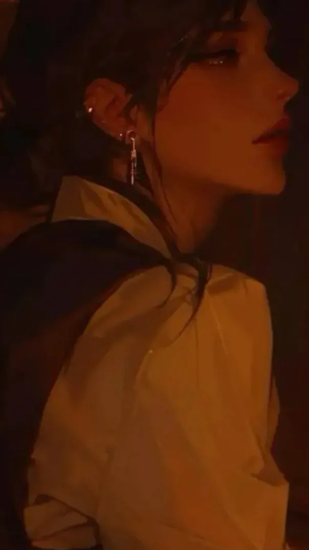 ai character: mαяяιɳὲttɛ background